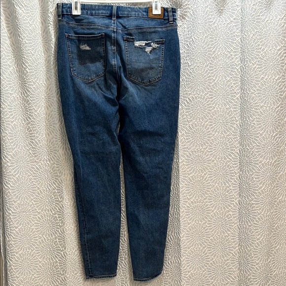 Distressed Blue Jeans - Picture 5 of 6